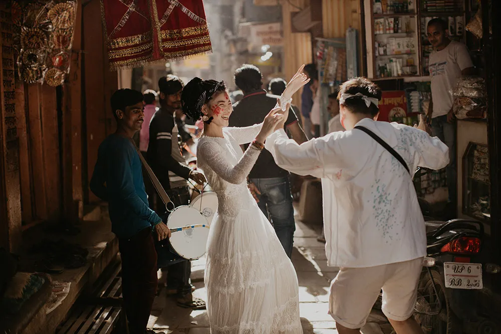 Photo by Sanren Studio. theweddingnotebook.com