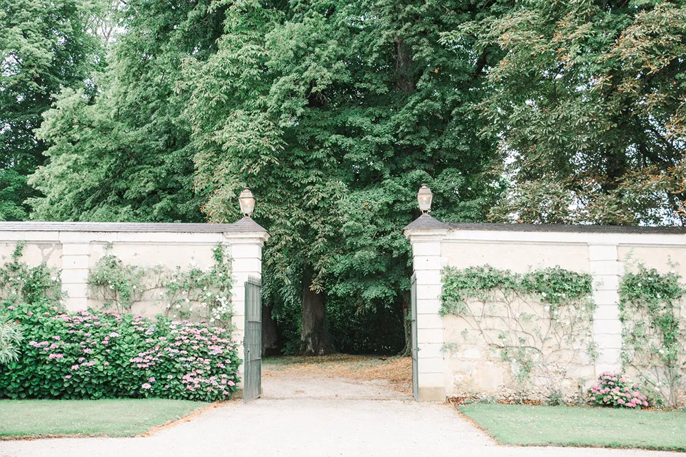Photo by Ben Yew Photography. theweddingnotebook.com