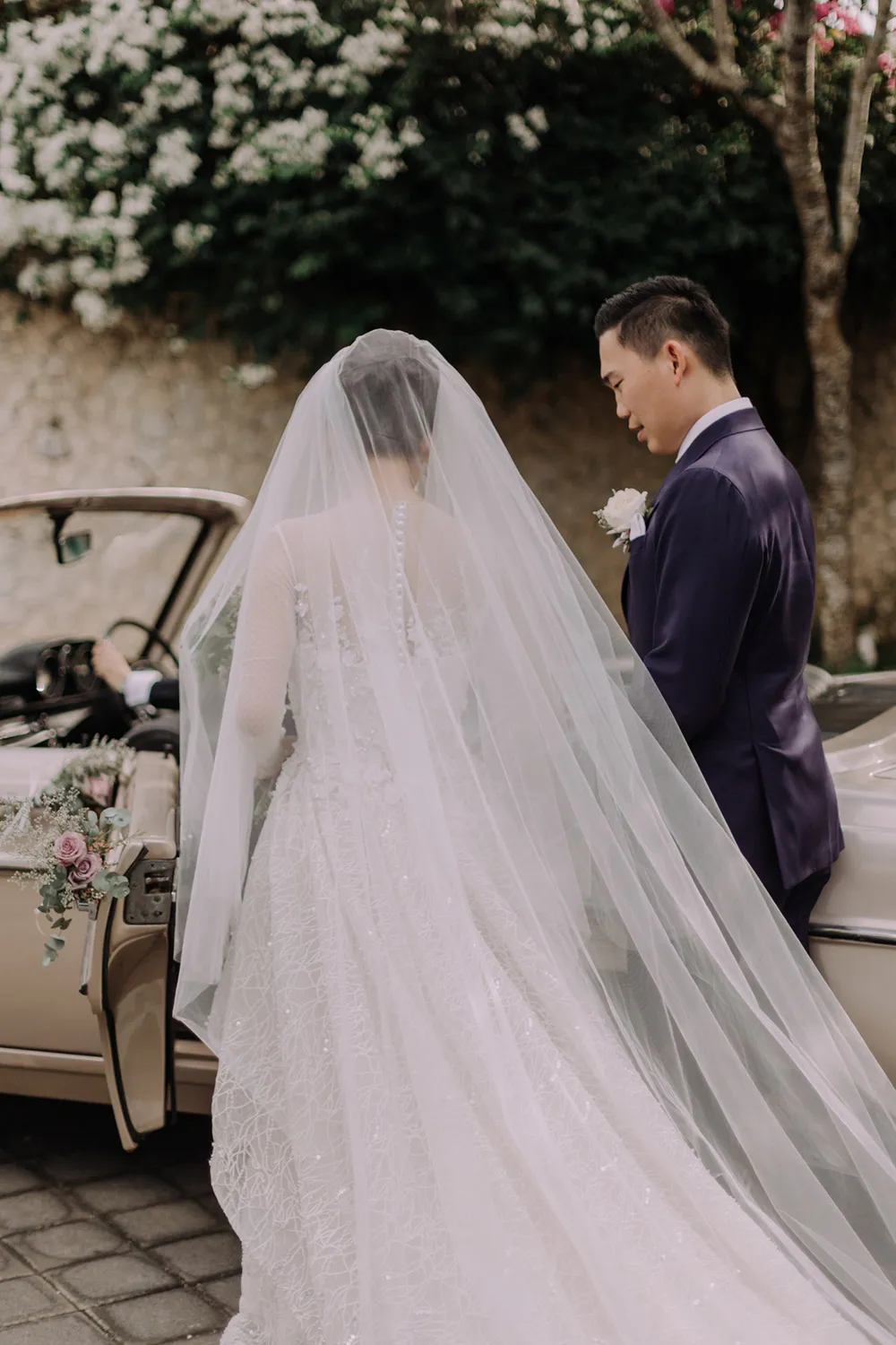 Photo by Fire Wood And Earth. theweddingnotebook.com