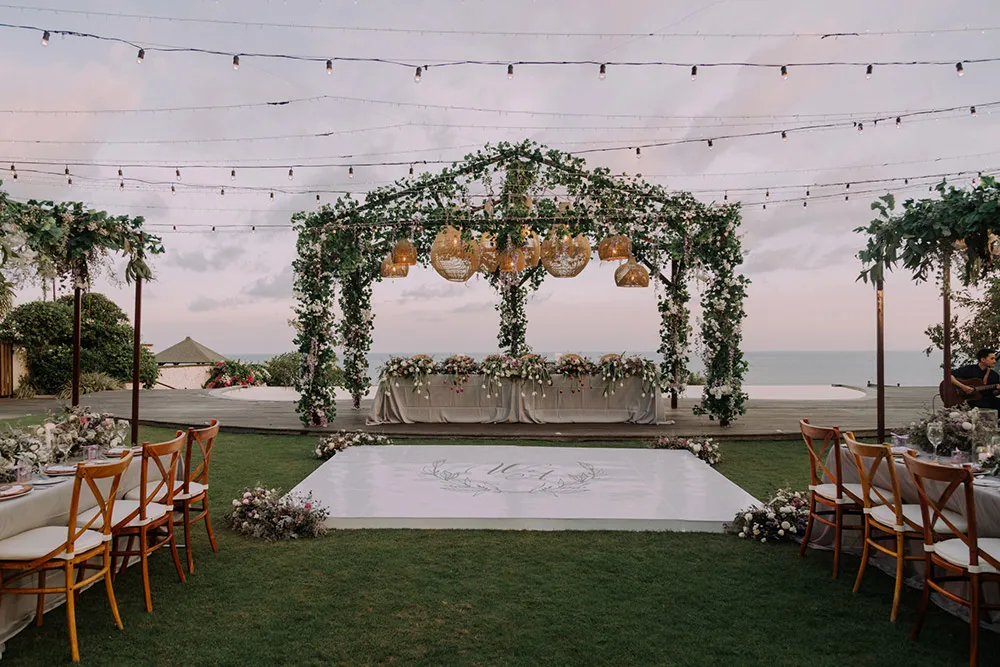 Photo by Fire Wood And Earth. theweddingnotebook.com