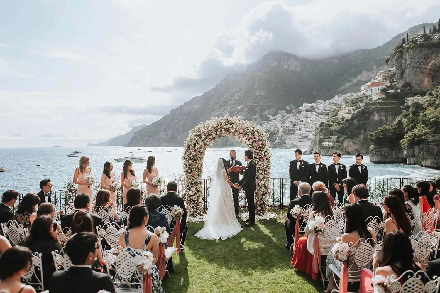 Destination wedding in Positano, Italy. Munkeat Photography. theweddingnotebook.com