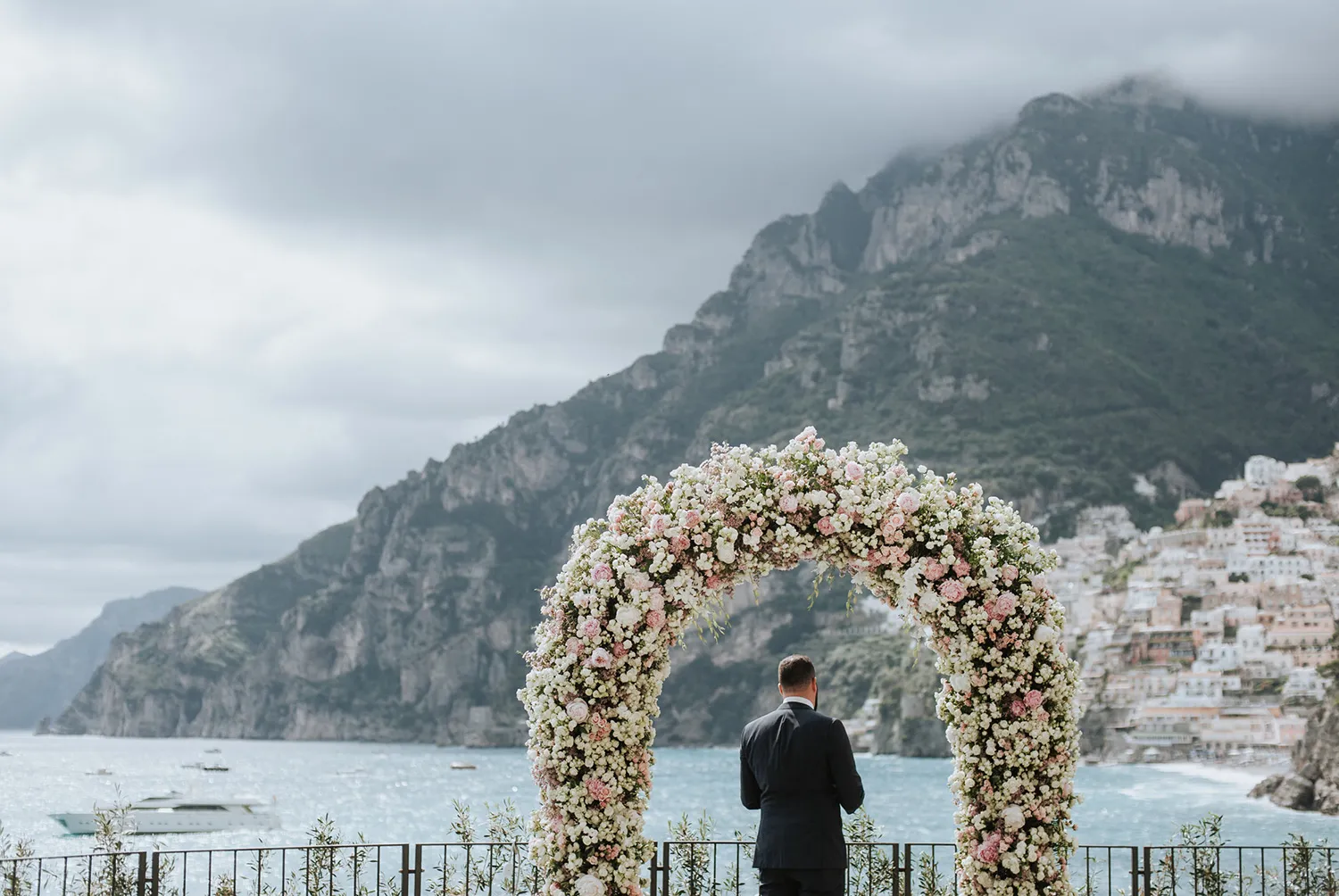Destination wedding in Positano, Italy. Munkeat Photography. theweddingnotebook.com