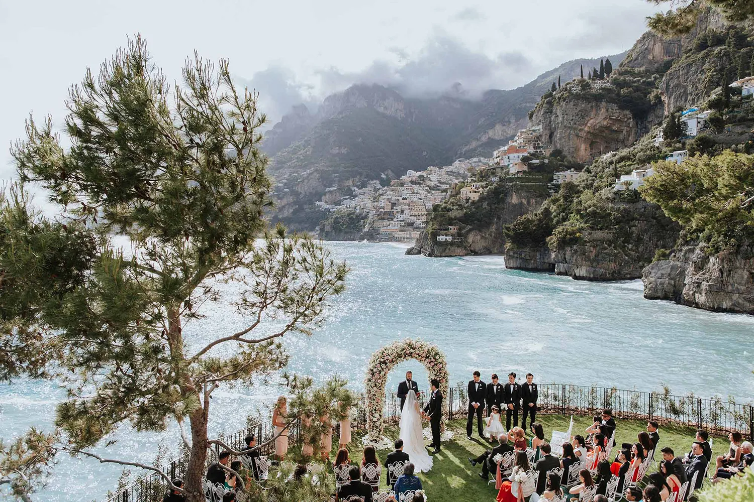 Destination wedding in Positano, Italy. Munkeat Photography. theweddingnotebook.com