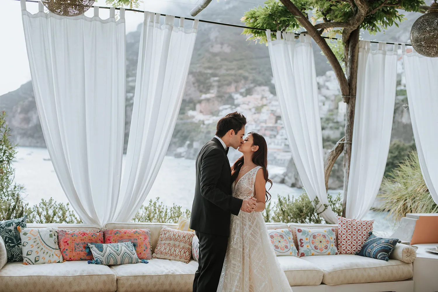 Destination wedding in Positano, Italy. Munkeat Photography. theweddingnotebook.com