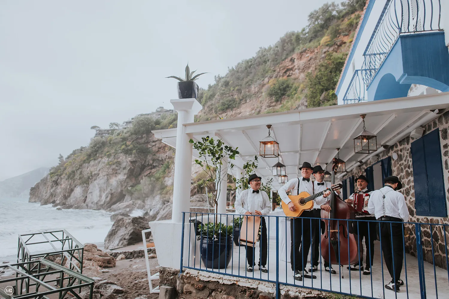 Destination wedding in Positano, Italy. Munkeat Photography. theweddingnotebook.com