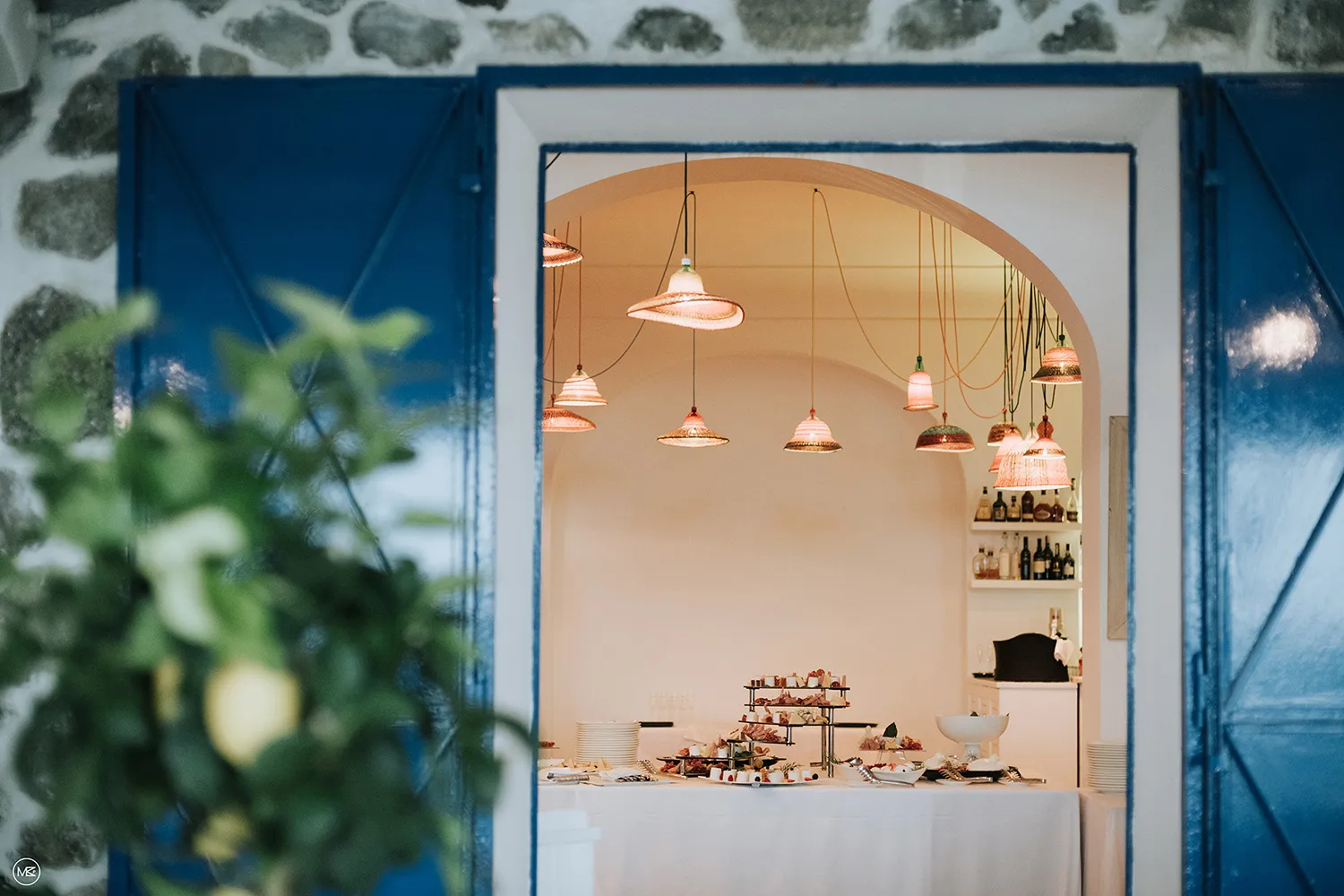 Destination wedding in Positano, Italy. Munkeat Photography. theweddingnotebook.com