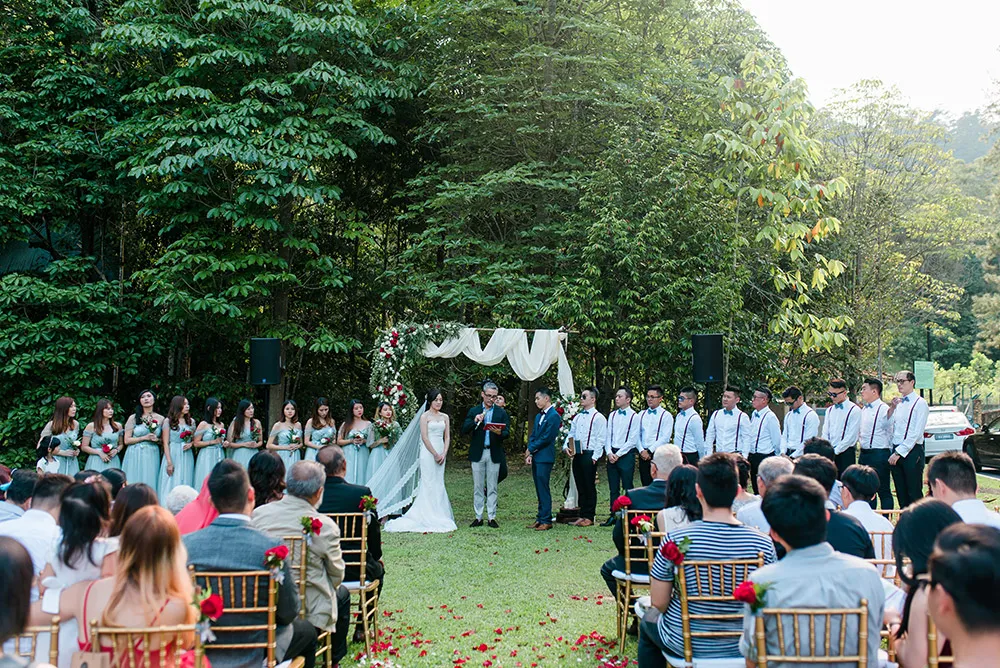 Photo by The Wedding Barn Gallery. theweddingnotebook.com