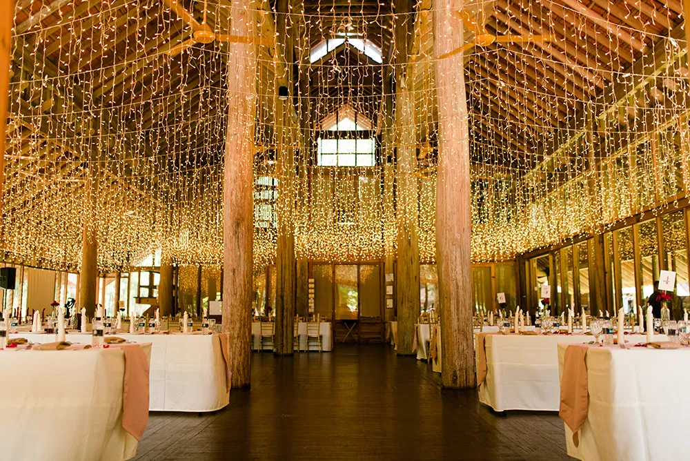 Photo by The Wedding Barn Gallery. theweddingnotebook.com