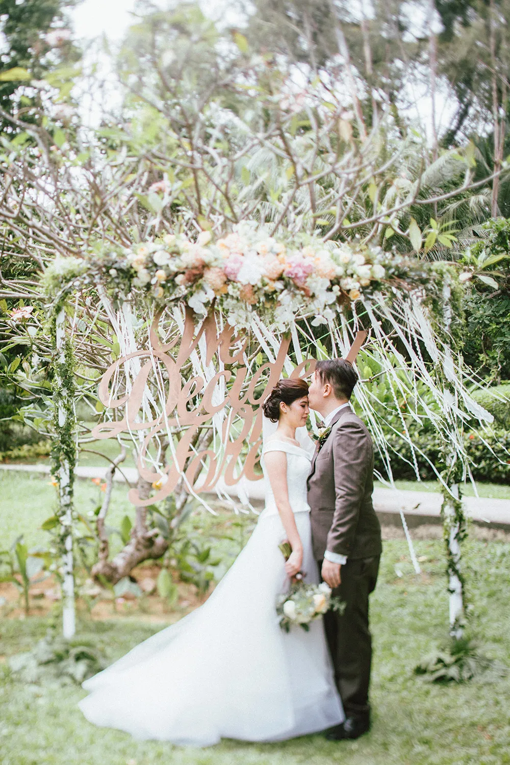 Photo by AndroidsinBoots Photography. theweddingnotebook.com