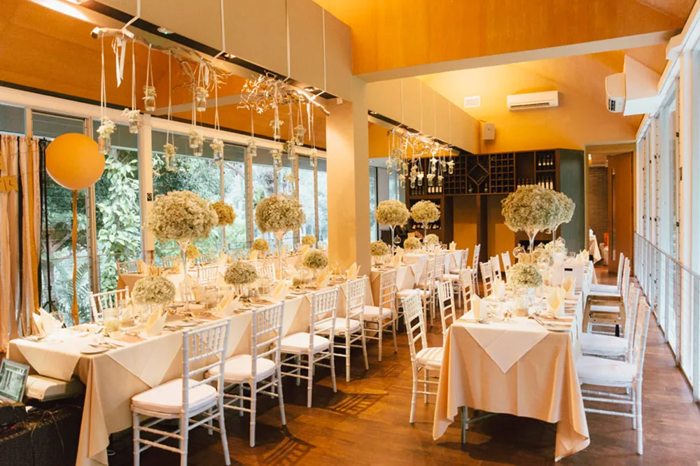 Photo by AndroidsinBoots Photography. theweddingnotebook.com
