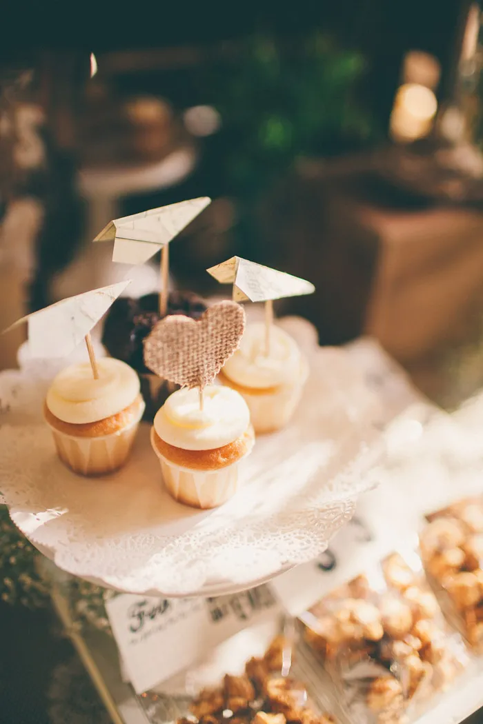 Styling by Bliss &amp; Glitz. Photos by Memoir Click Studio. theweddingnotebook.com