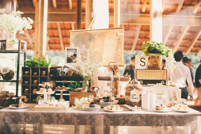 Styling by Bliss &amp; Glitz. Photos by Memoir Click Studio. theweddingnotebook.com