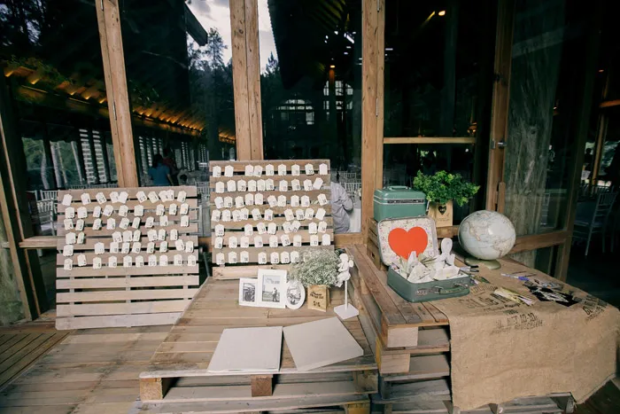 Styling by Bliss &amp; Glitz. Photos by Memoir Click Studio. theweddingnotebook.com