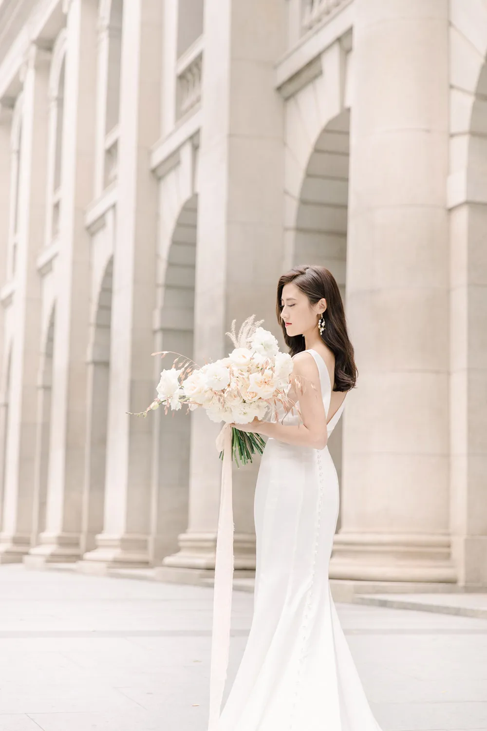 Photo by Tomek Cheung Photography. theweddingnotebook.com