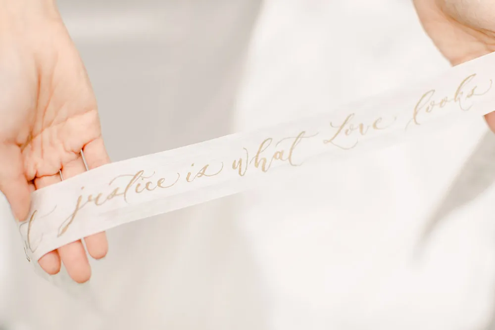 Photo by Tomek Cheung Photography. theweddingnotebook.com