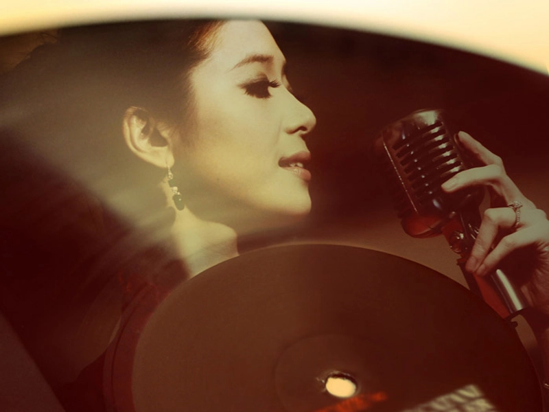 A Shanghai Songstress