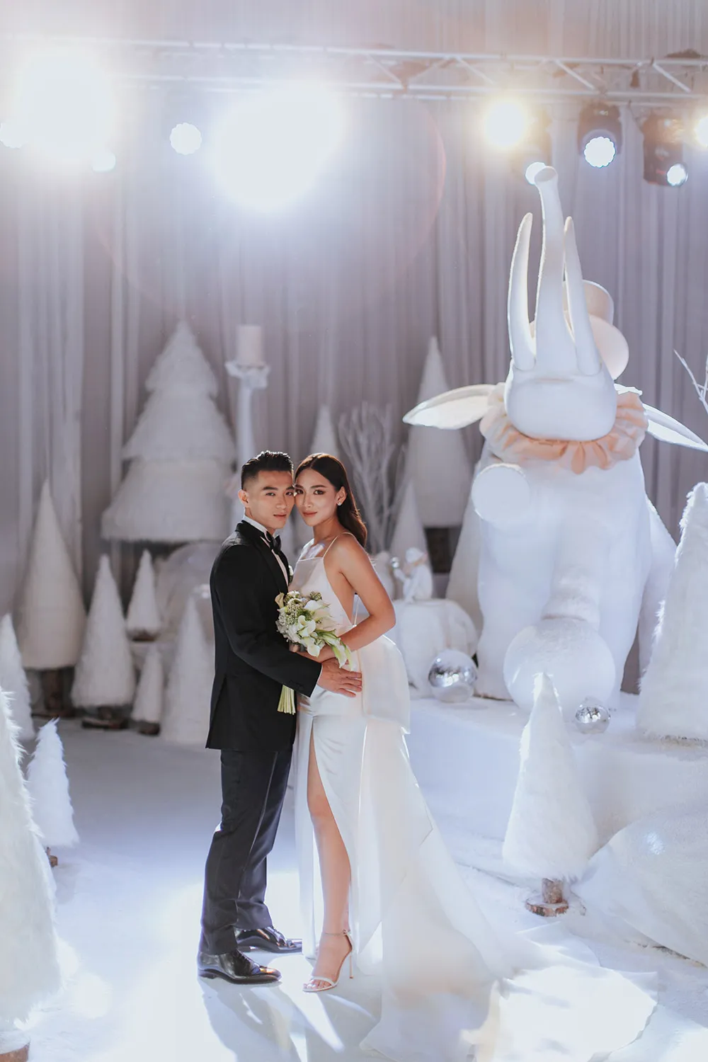 Photo by Louis Gan Photography. theweddingnotebook.com