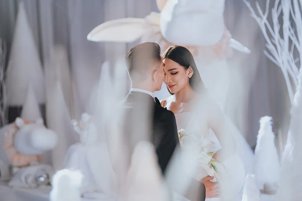 Photo by Louis Gan Photography. theweddingnotebook.com