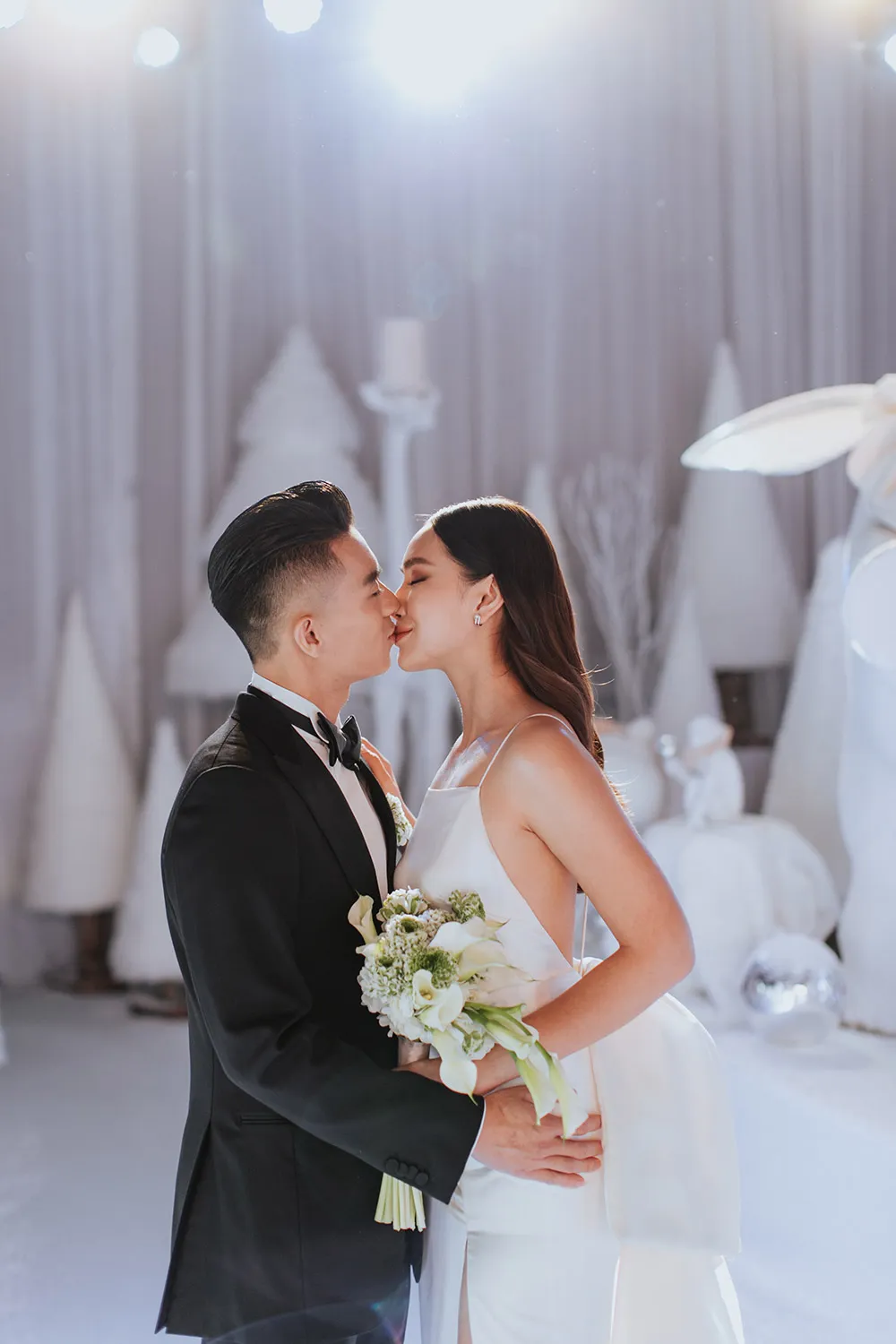 Photo by Louis Gan Photography. theweddingnotebook.com