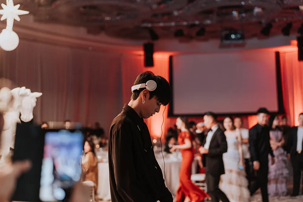 Photo by Louis Gan Photography. theweddingnotebook.com