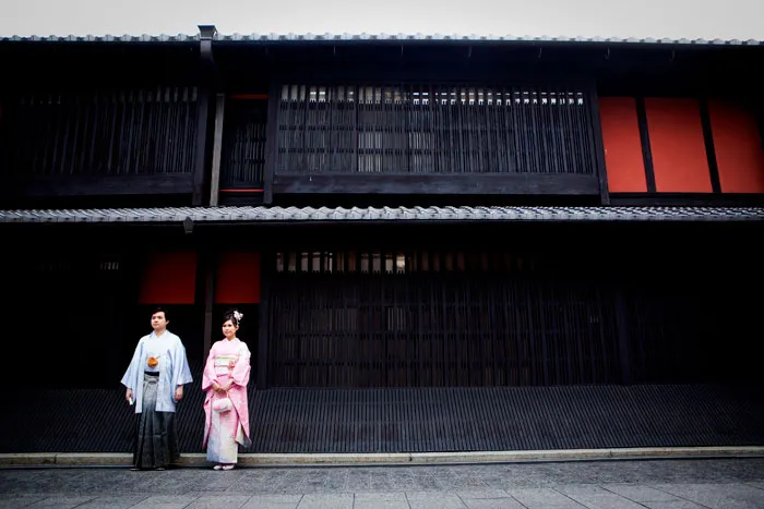 © Eyeshot Studio Photography. Destination bridal portraits at Gion District, Kyoto