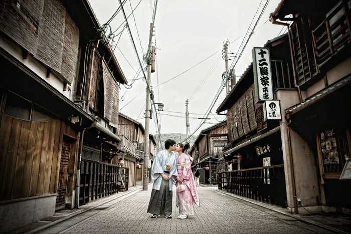 © Eyeshot Studio Photography. Pre-wedding photos at Gion District, Kyoto