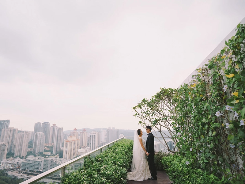 A Stylish Yet Simple Poolside Wedding Done Right