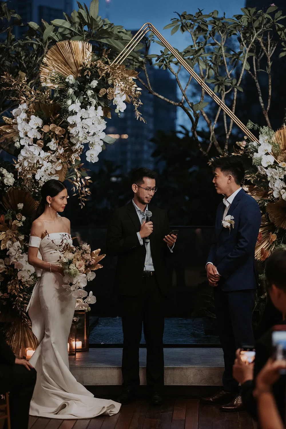 Photo Munkeat Photography. theweddingnotebook.com