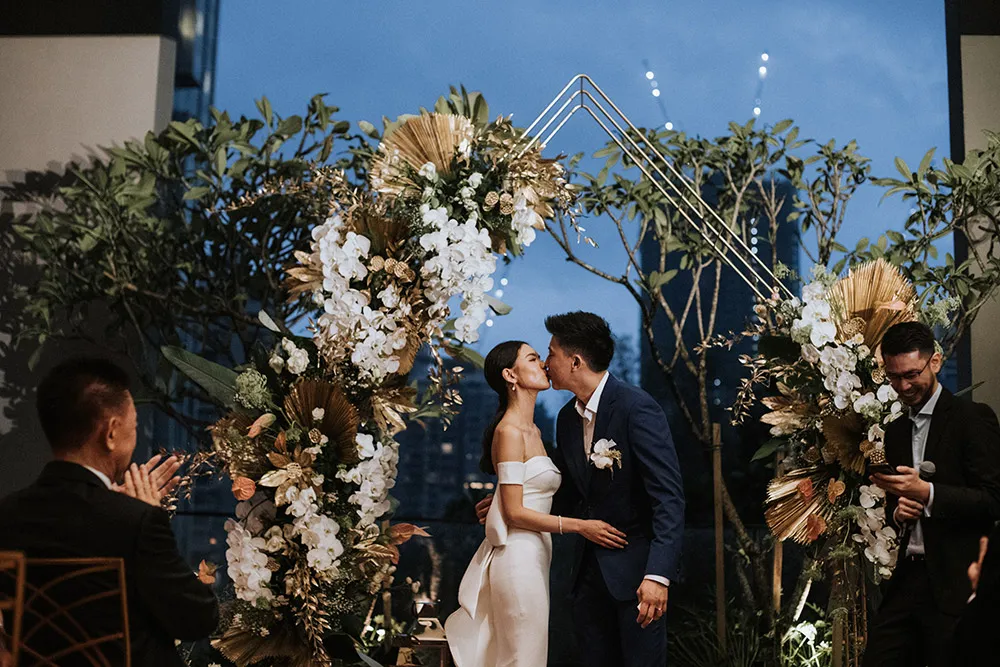 Photo Munkeat Photography. theweddingnotebook.com