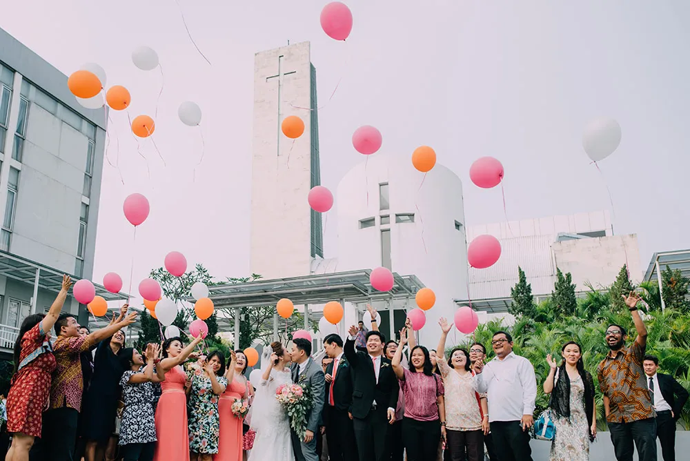 Photo by Diktat Photography. theweddingnotebook.com