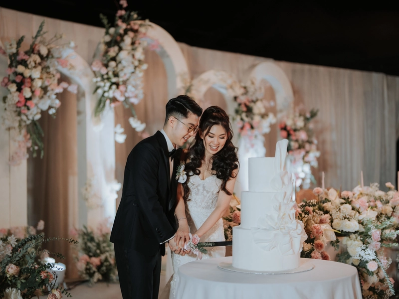 A Sunset Chapel Wedding at Apurva Kempinski Bali