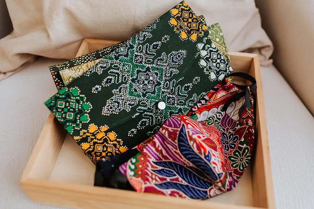 Handmade mask from NGO Tukang Jahit KTJ. Manoj Photography. Styling by Eventistry. theweddingnotebook.com