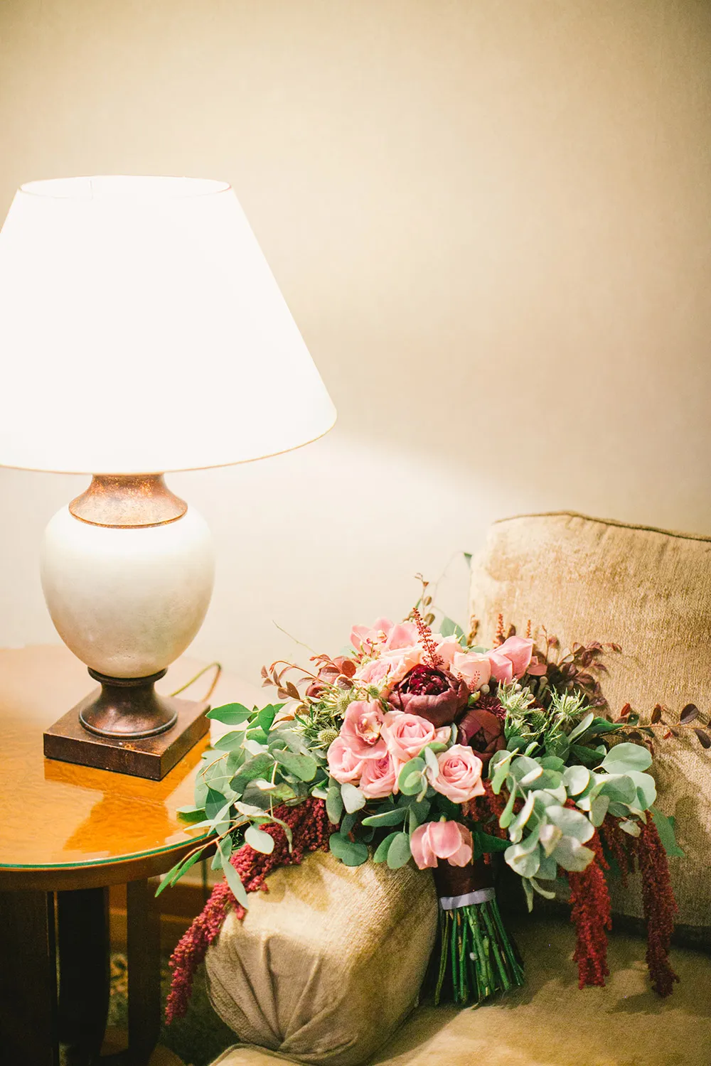 Red bridal bouquet. Munkeat Photography. theweddingnotebook.com