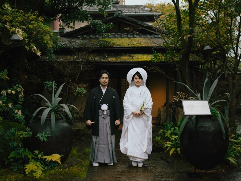 A Timeless Japanese Wedding at Yasaka Shrine with a Sakura-Themed Reception at Sodoh Higashiyama