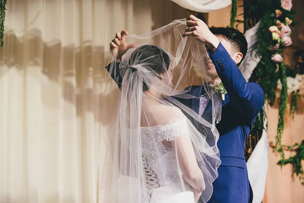 Photo by Bespoke Photographics. theweddingnotebook.com