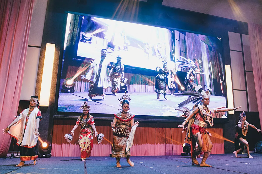 Photo by Bespoke Photographics. theweddingnotebook.com