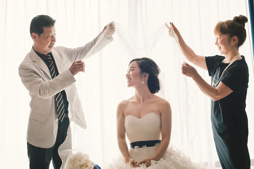 Photo by Munkeat Photography. theweddingnotebook.com