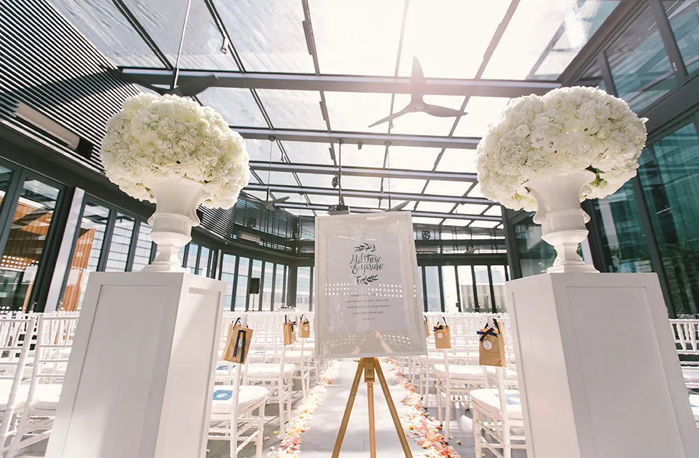 Photo by Munkeat Photography. theweddingnotebook.com