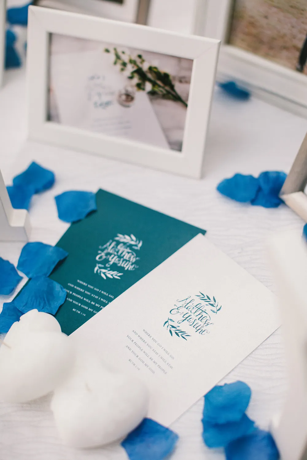 Photo by Munkeat Photography. theweddingnotebook.com