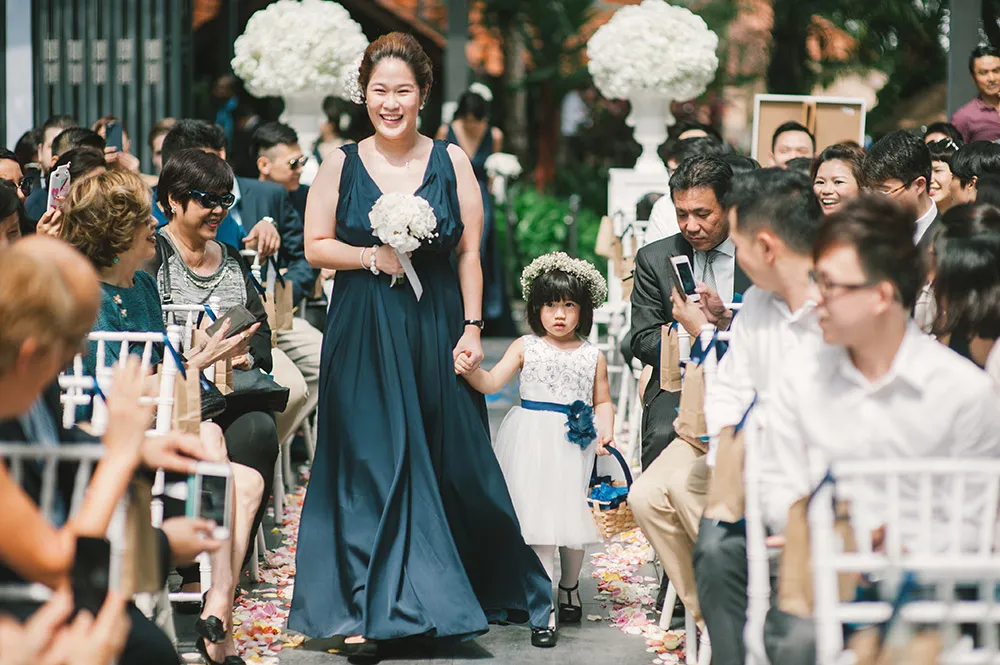 Photo by Munkeat Photography. theweddingnotebook.com