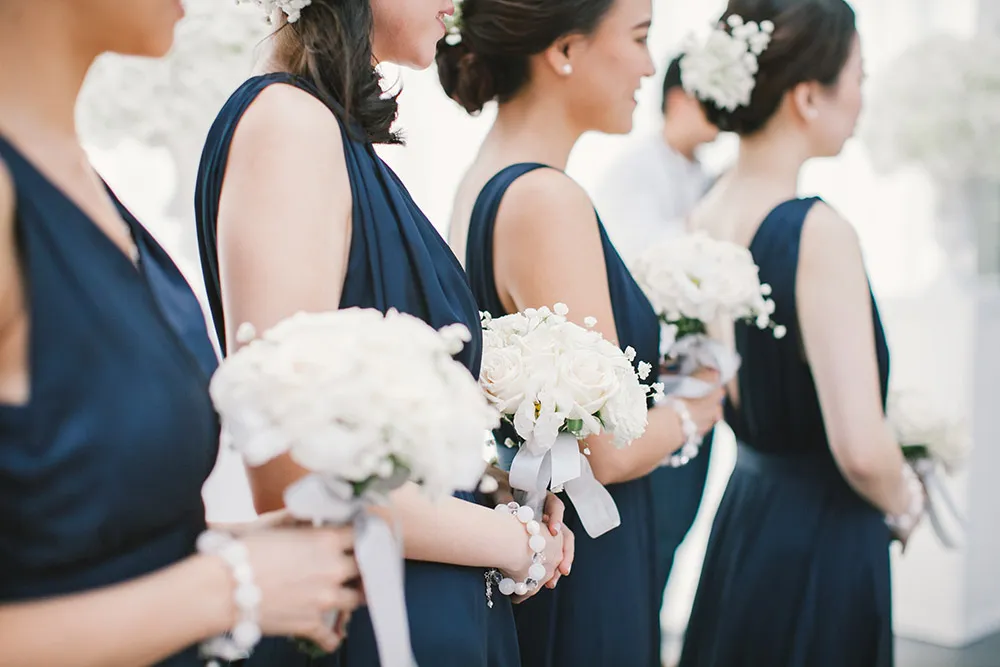 Photo by Munkeat Photography. theweddingnotebook.com