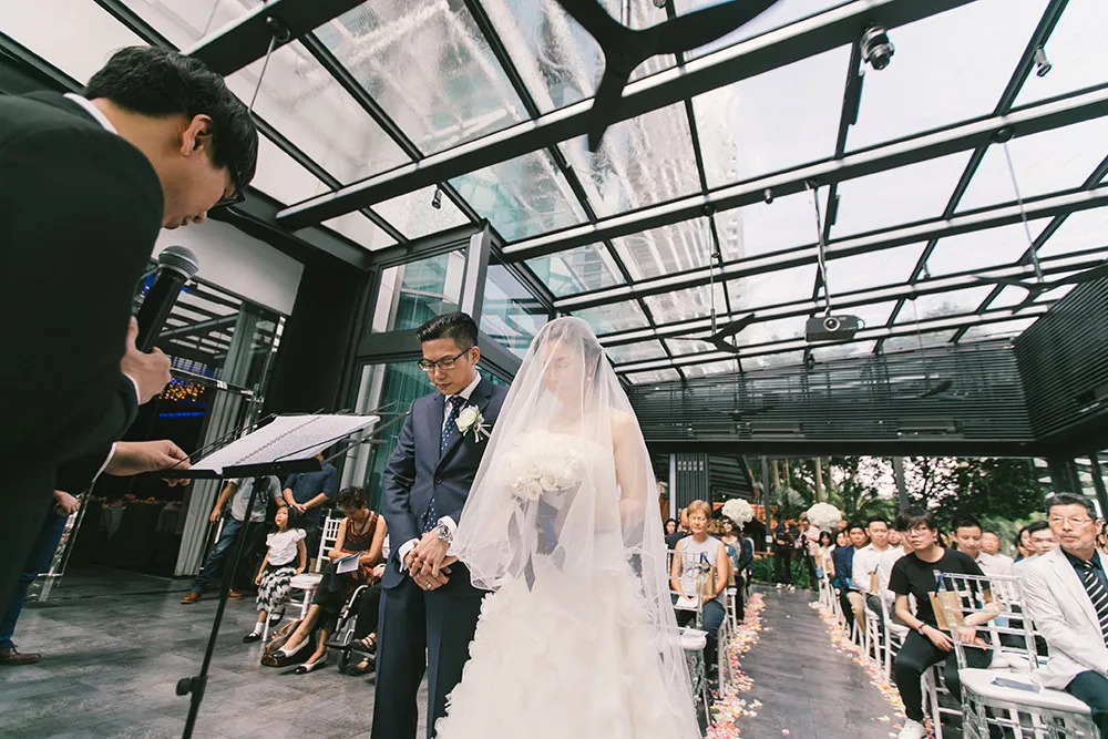 Photo by Munkeat Photography. theweddingnotebook.com