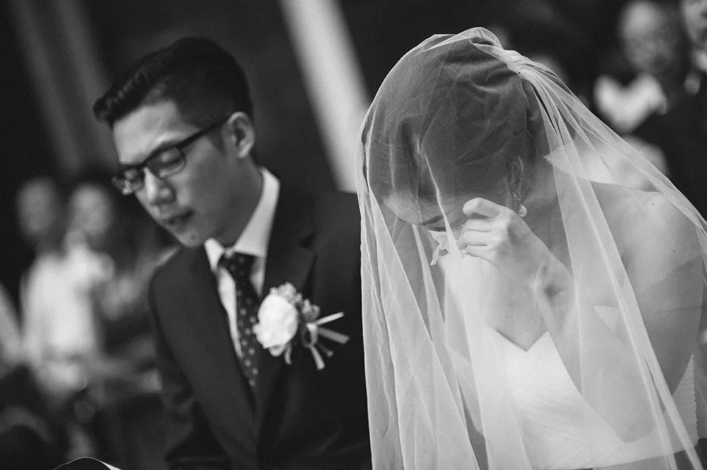 Photo by Munkeat Photography. theweddingnotebook.com