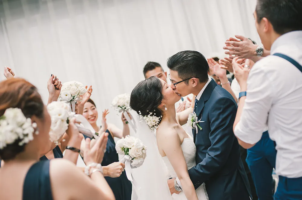 Photo by Munkeat Photography. theweddingnotebook.com