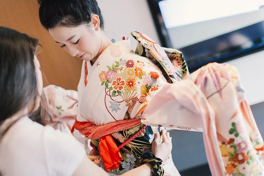 Photo by Munkeat Photography. theweddingnotebook.com