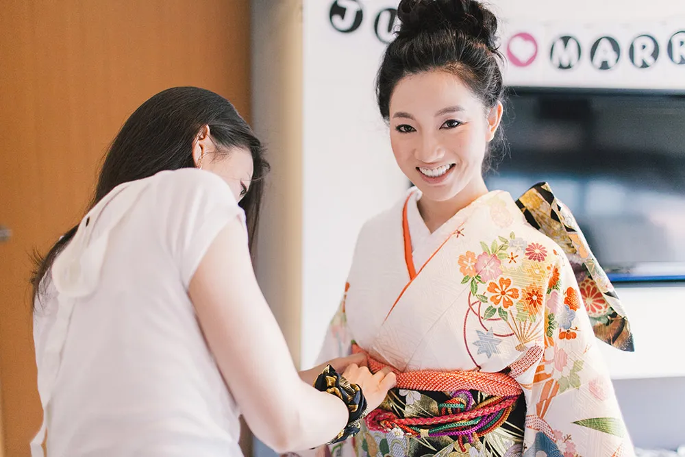 Photo by Munkeat Photography. theweddingnotebook.com