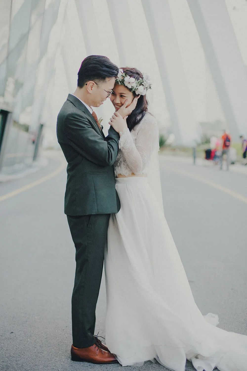 Photo by Samuel Goh Photography. theweddingnotebook.com 