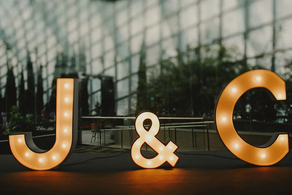 Photo by Samuel Goh Photography. theweddingnotebook.com 