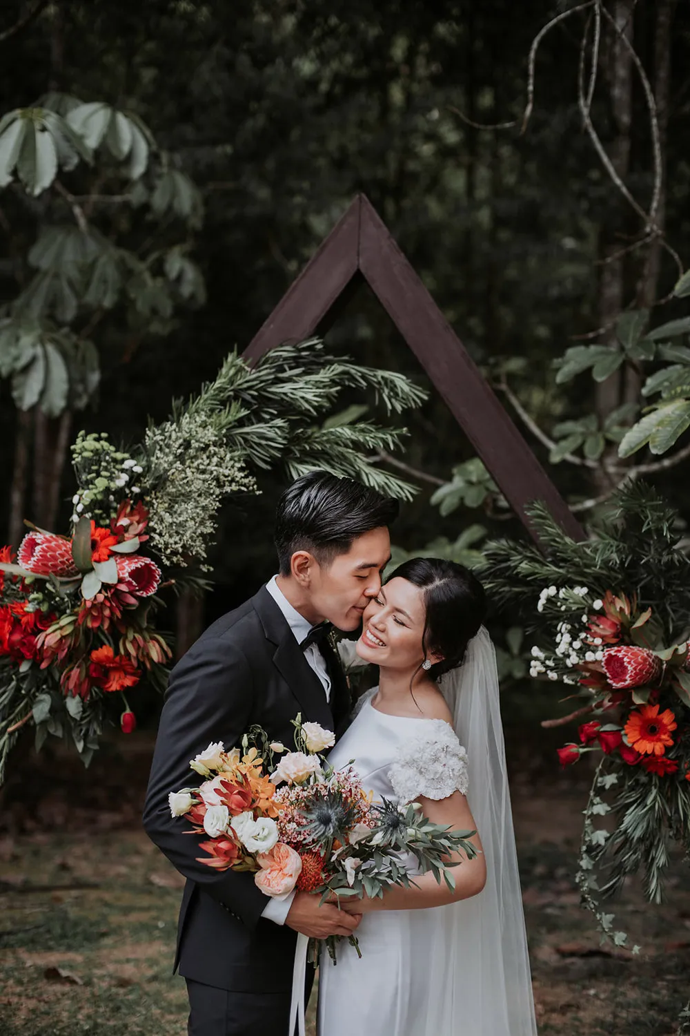 Photo by MunKeat Photography. theweddingnotebook.com