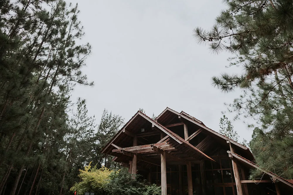 Photo by MunKeat Photography. theweddingnotebook.com